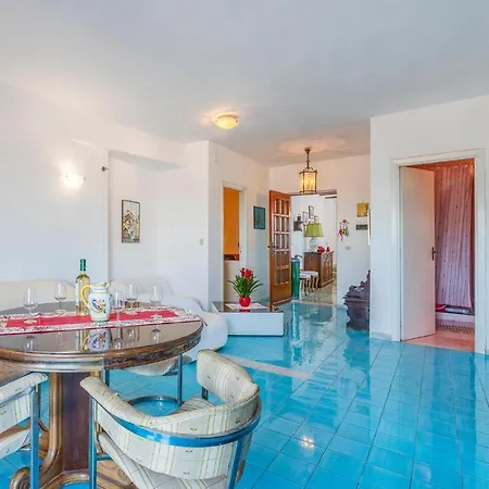 Apartment 2 Bedroom In Ischia