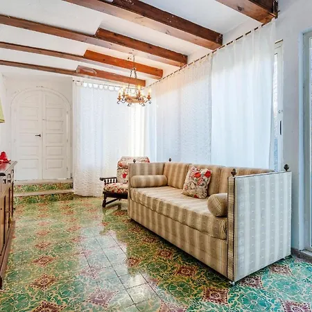 2 Bedroom In Apartment